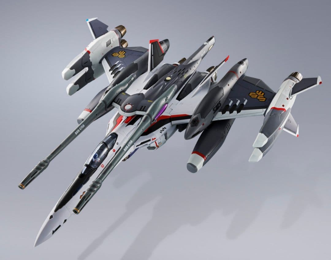 DX超合金 トルネードメサイアバルキリー （早乙女アルト機） リバイバルVer.