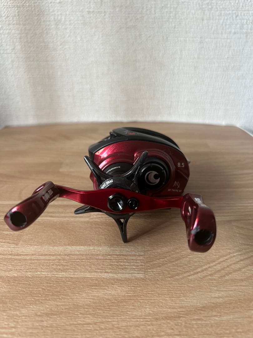 ダイワ月下美人BF TW8.5L ベイトリール ブラック/レッド