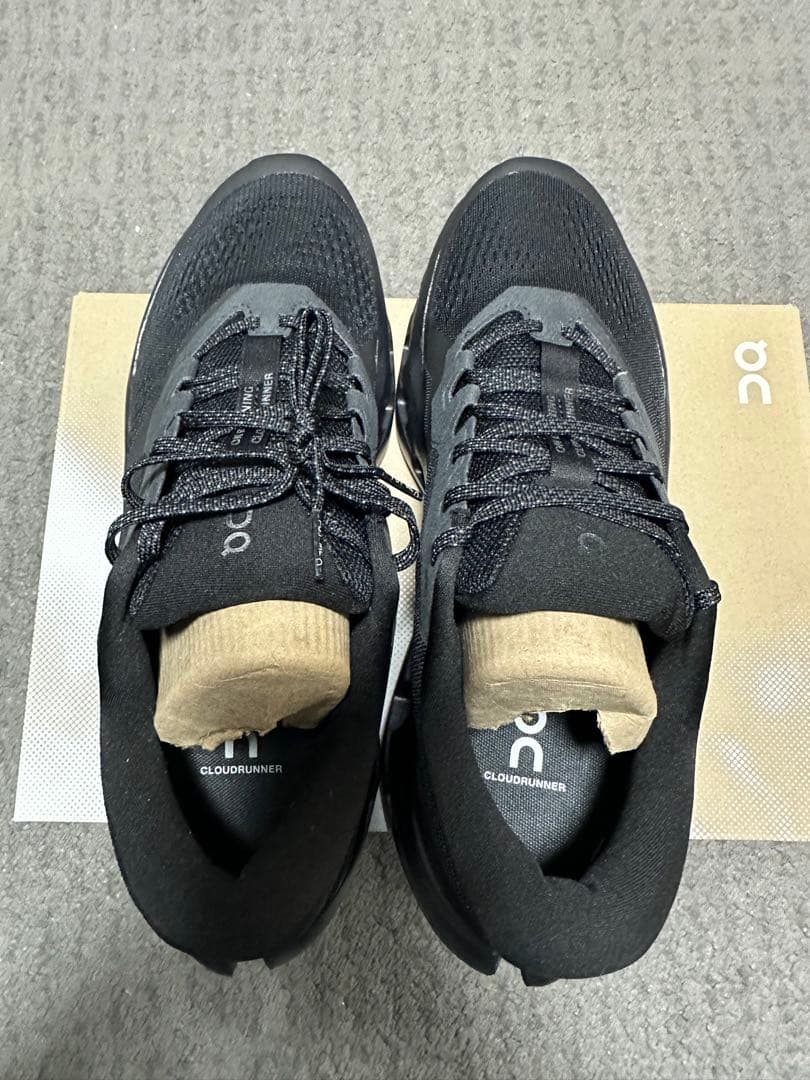 On Cloudrunner 3 28センチ