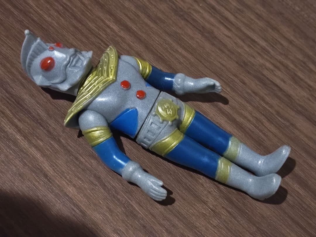 ウルトラマンキング タカトクミドルサイズソフビ ＆円盤生物ノーバ