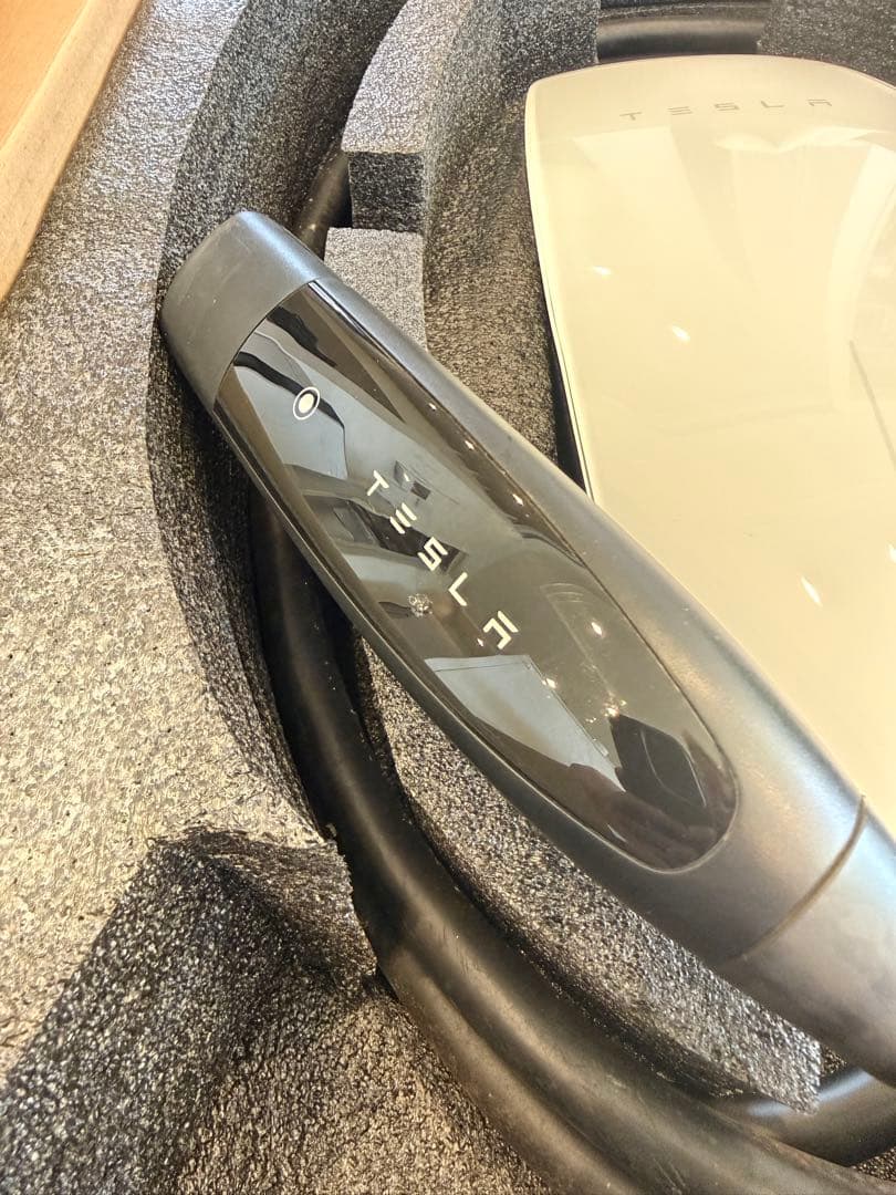 Tesla テスラ　ウォールコネクター