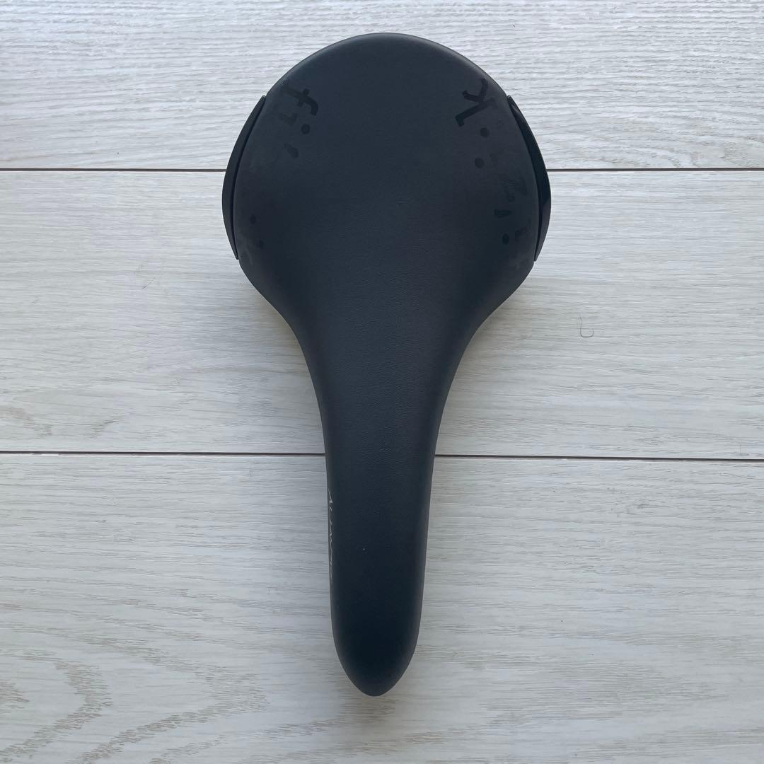 【美品】フィジーク　サドル（ALIANTE）