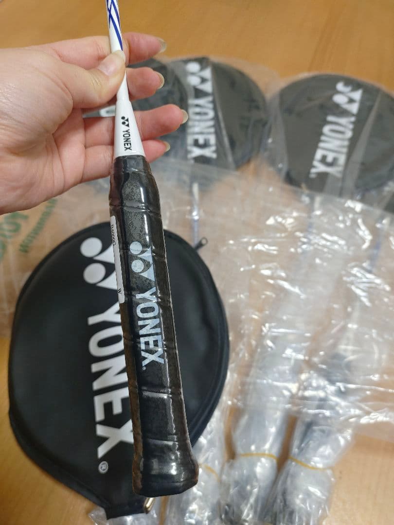 ヨネックス(YONEXバドミントンラケット ガット張上げ済 軽量レジャー向け