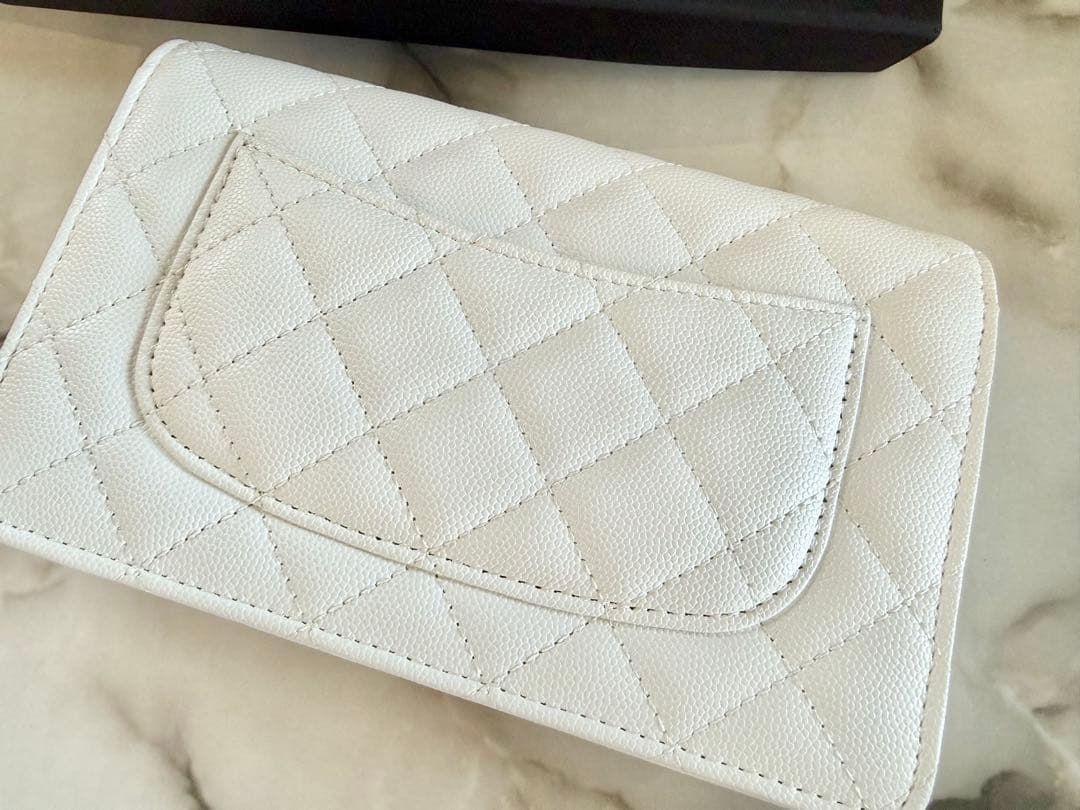 CHANEL ノベルティ　チェーンウォレット　ホワイト×ゴールド 希少