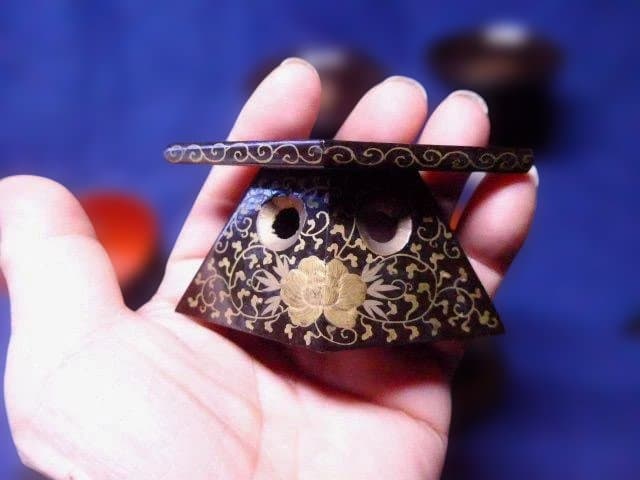 雛道具　美しい蒔絵の御膳腕一式です。小さなものですが良いものです