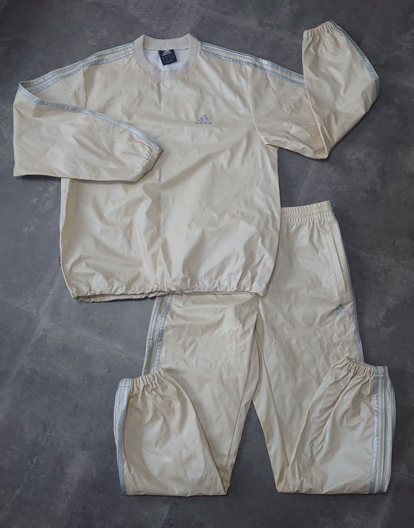 adidas　アディダス　ピステ　厚手　防寒着　観戦着にも