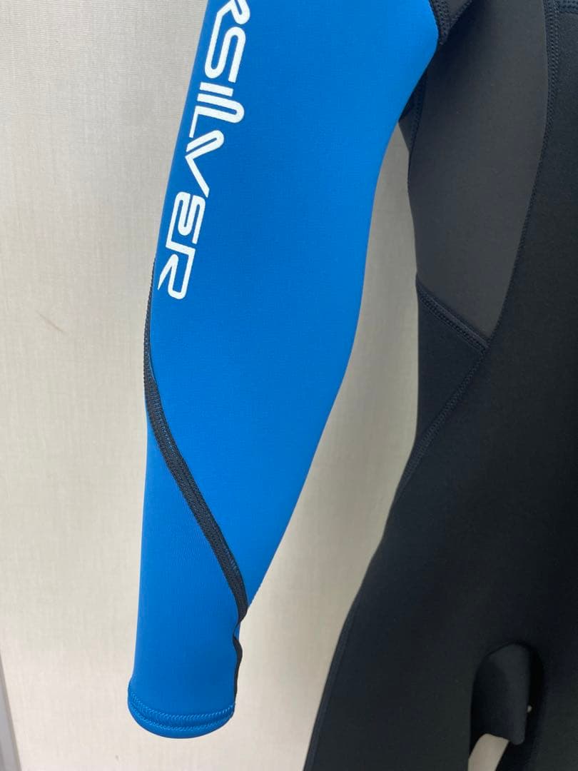 新品Quiksilver 子供用ウェットスーツ　サーフブランドジュニア 2mm