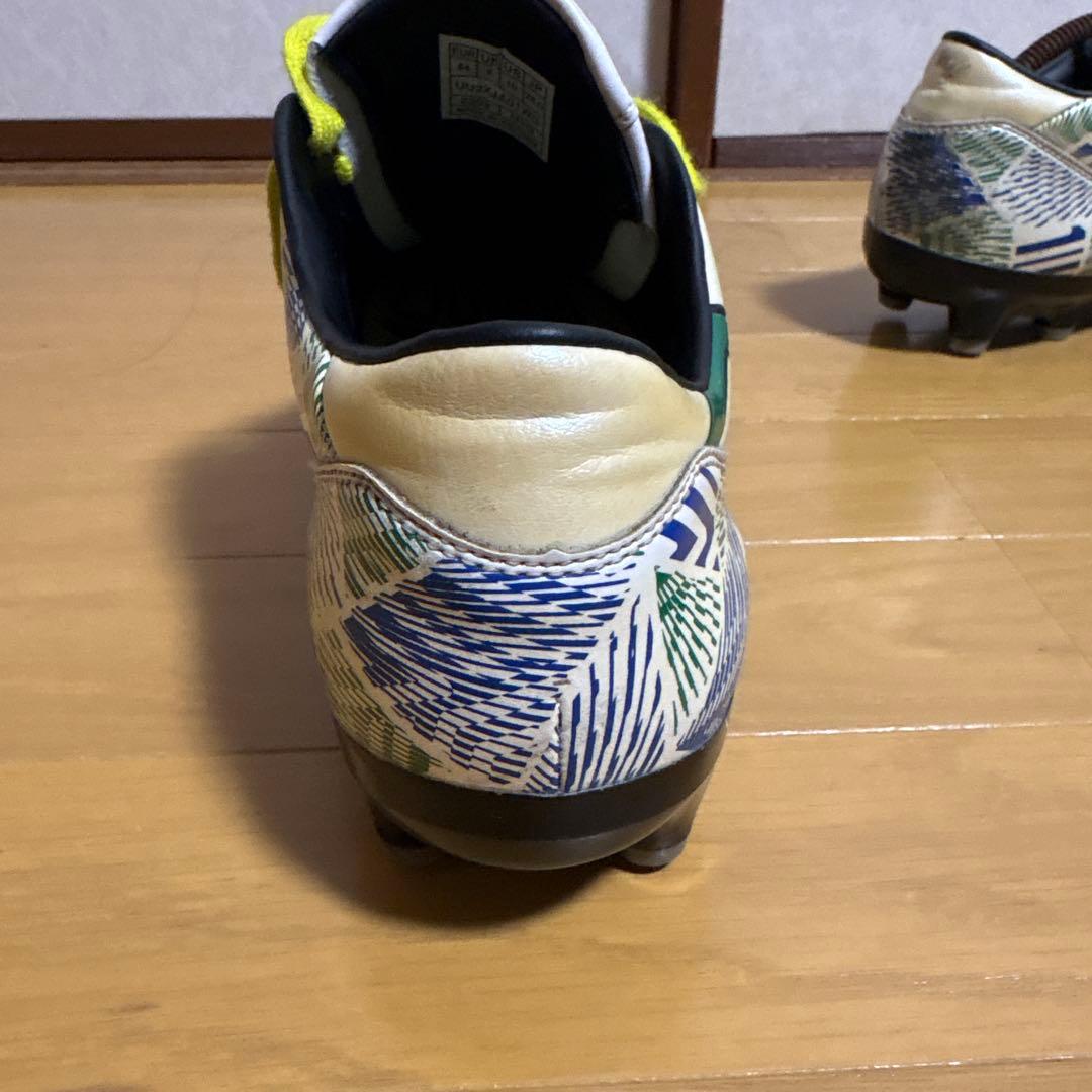 サッカースパイク アクセレイター F-LASH V2 HG umbro
