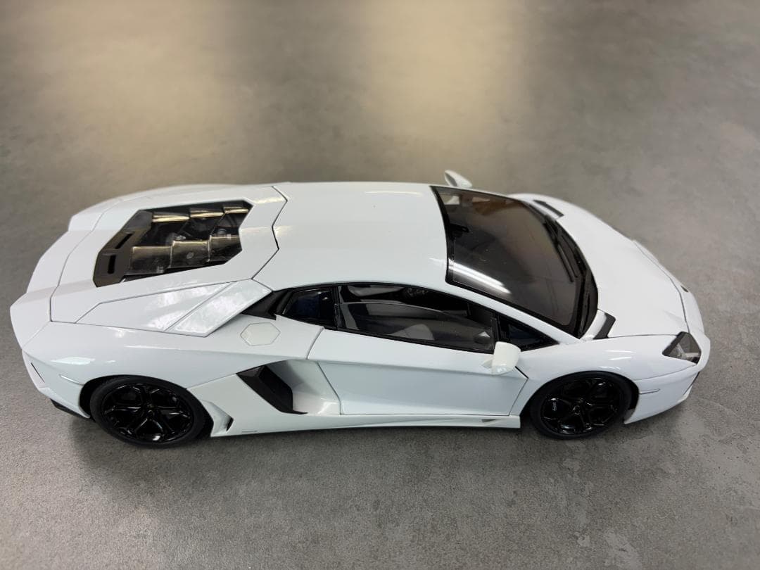 WELLY ランボルギーニ アヴェンタドール LP700-4 1/18