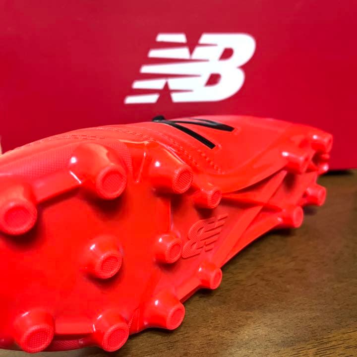 サッカースパイク new balance