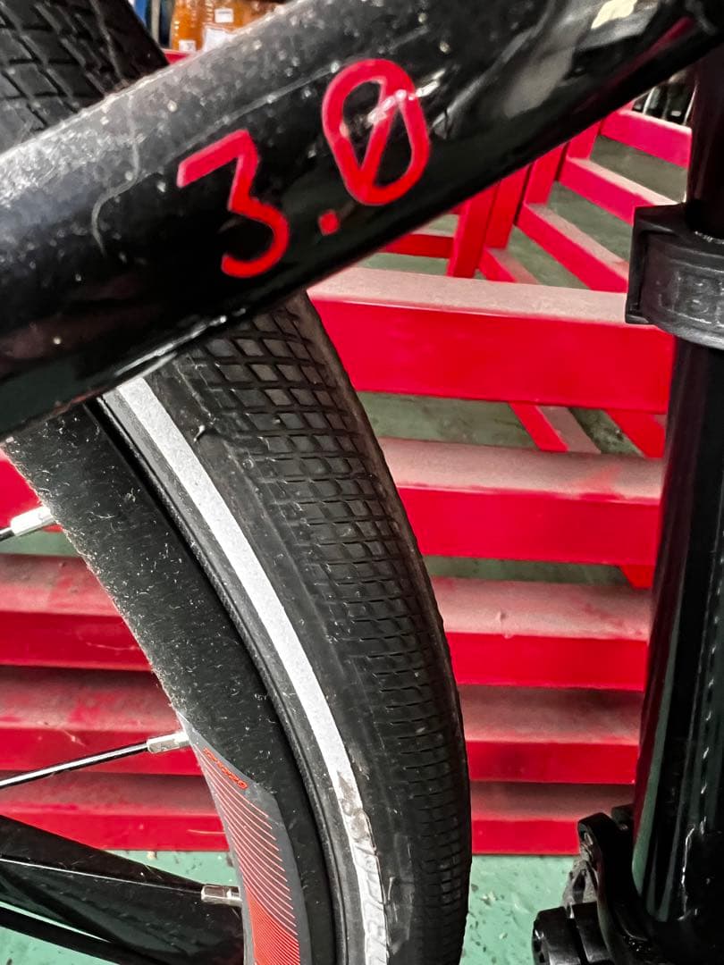 Specialized クロスバイク ブラック 未使用　ヘルメットセット　愛知発