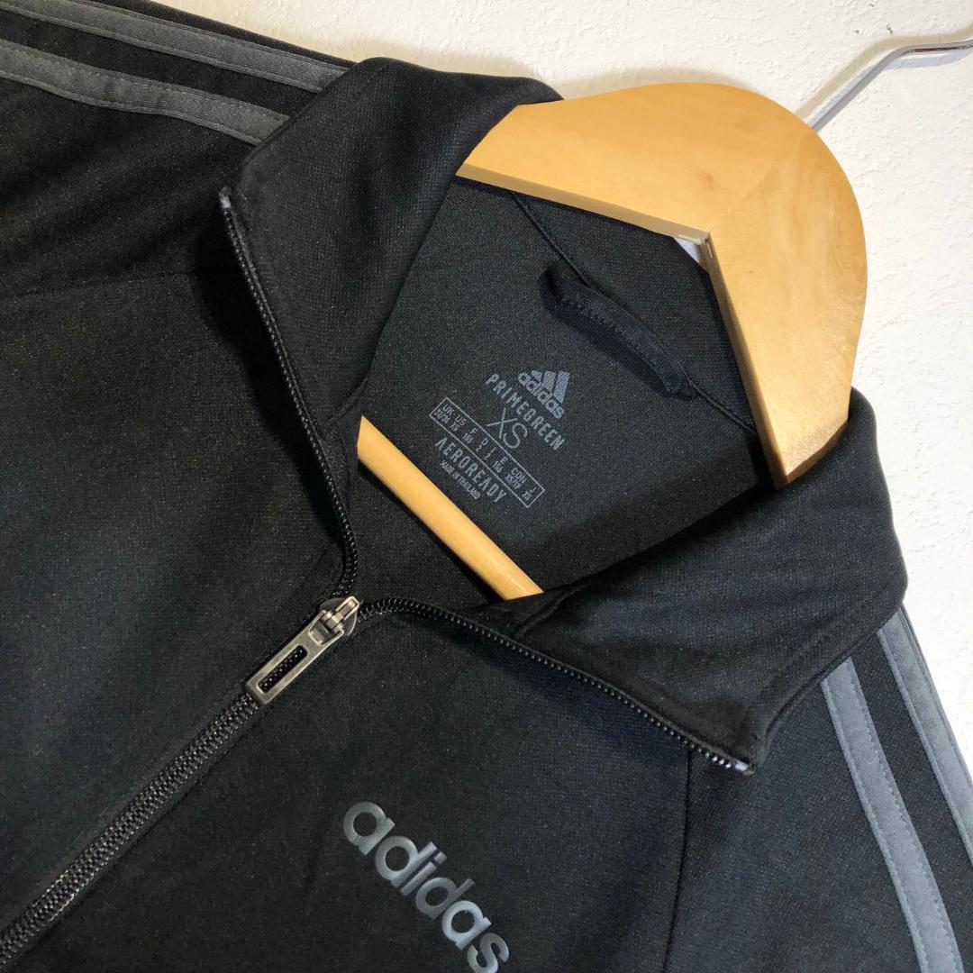 【adidas】パーカー 古着商品