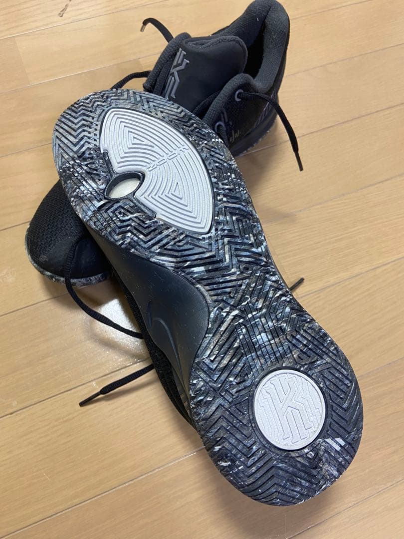 Nike Kyrie ブラック バスケットボールシューズ