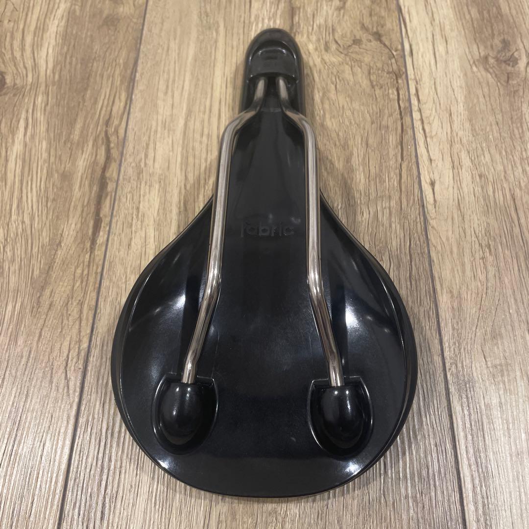 Fabric SCOOP RACE SHALLOW サドル チタン142mm