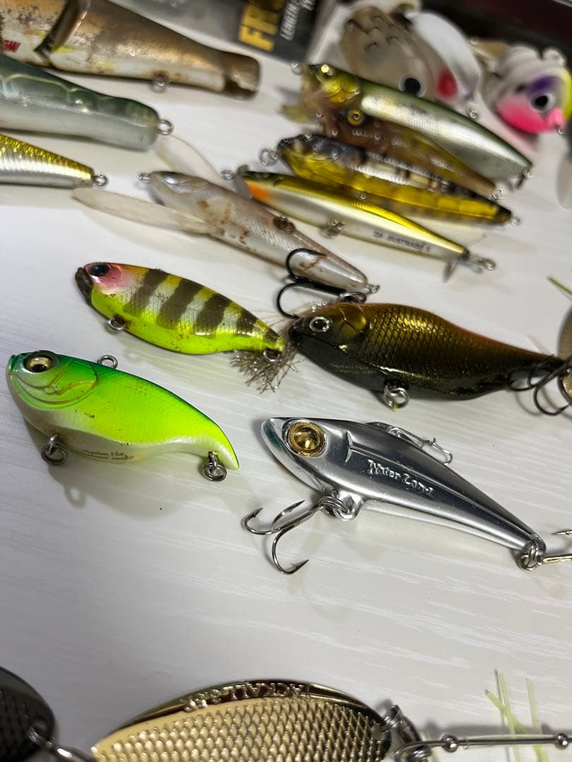 バスルアー　早い者勝ち☆激安☆バス釣り引退☆人気☆ルアー色々☆BOX付き☆処分品