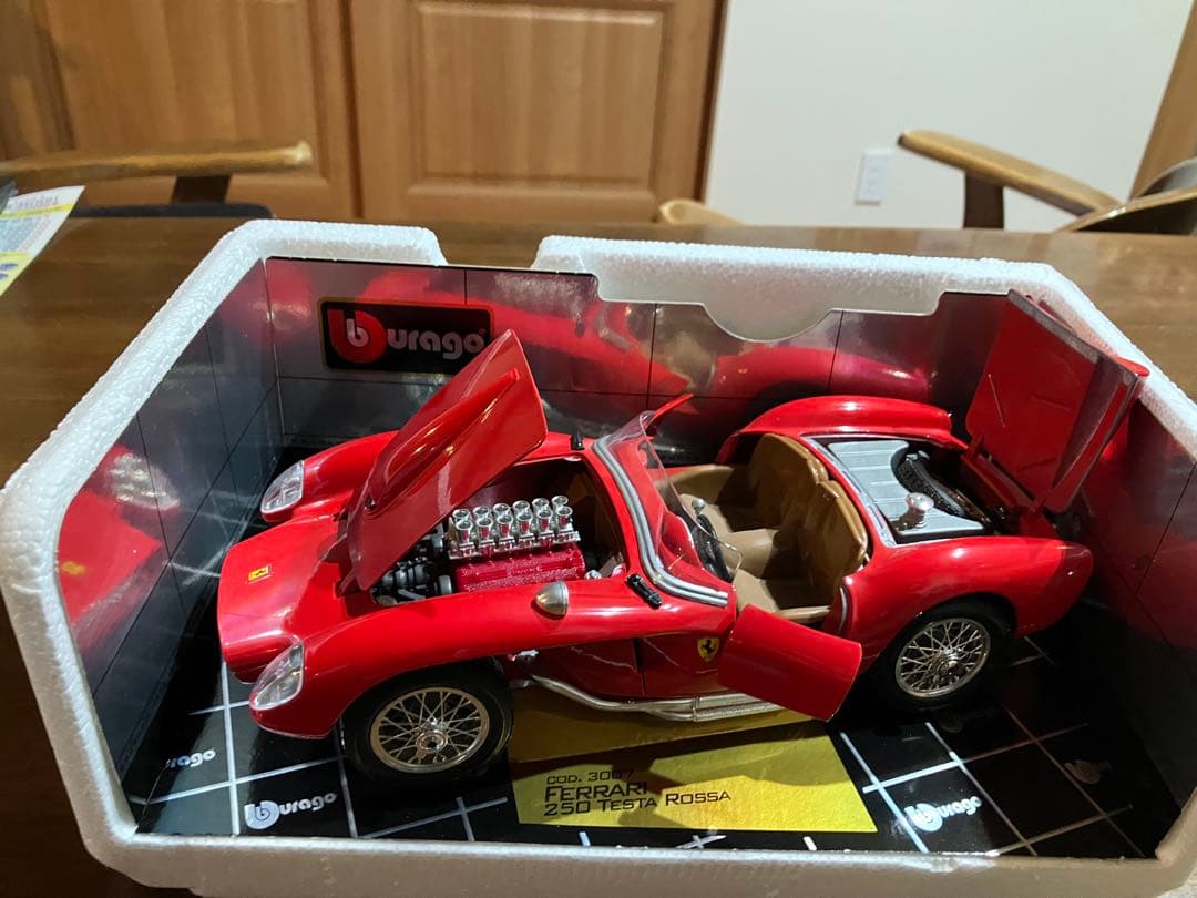 burago Ferrari テストロッサ 250 1/18 特別コレクション