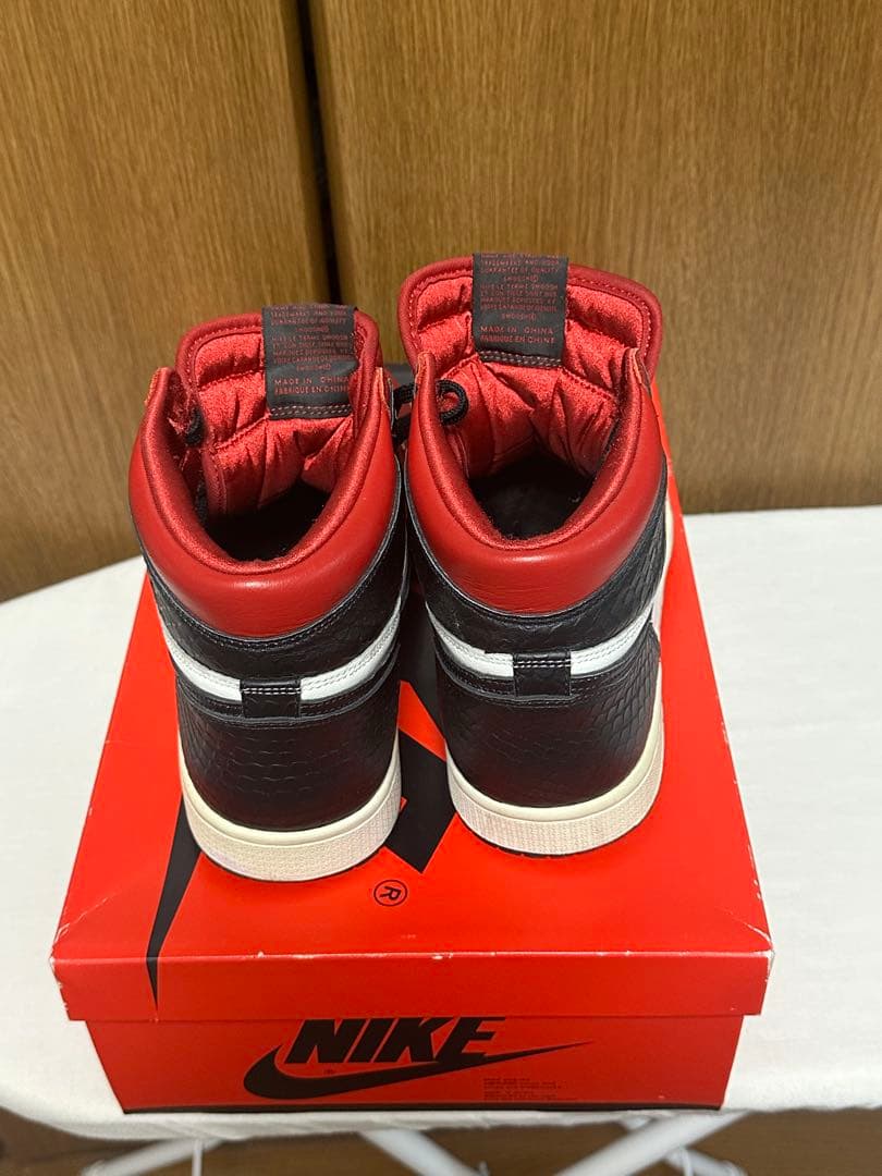 NIKE Air Jordan 1 赤白