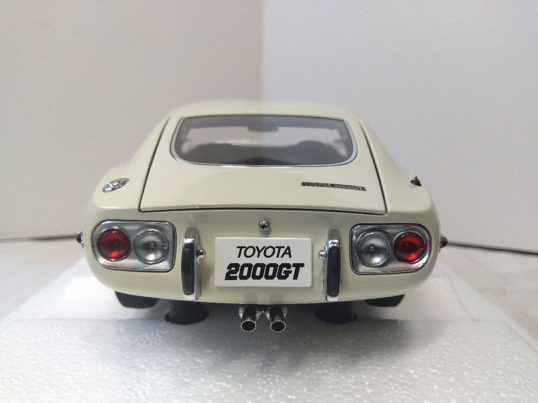 2825　オートアートトヨタ2000GT ワイヤースポーク