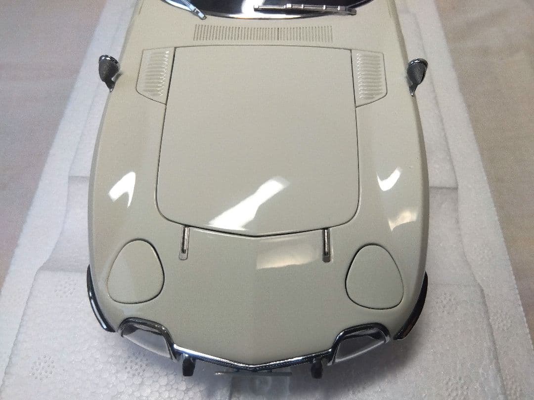 2825　オートアートトヨタ2000GT ワイヤースポーク