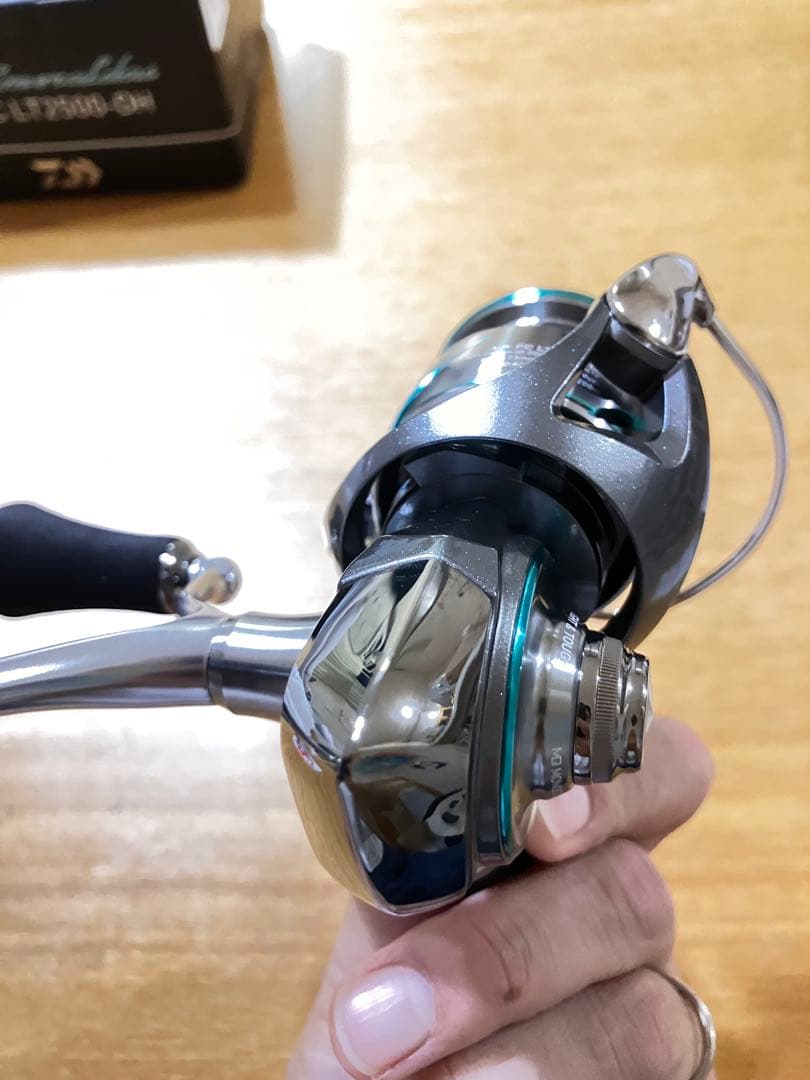 ダイワ 25 エメラルダス AIR PC LT 2500-DH
