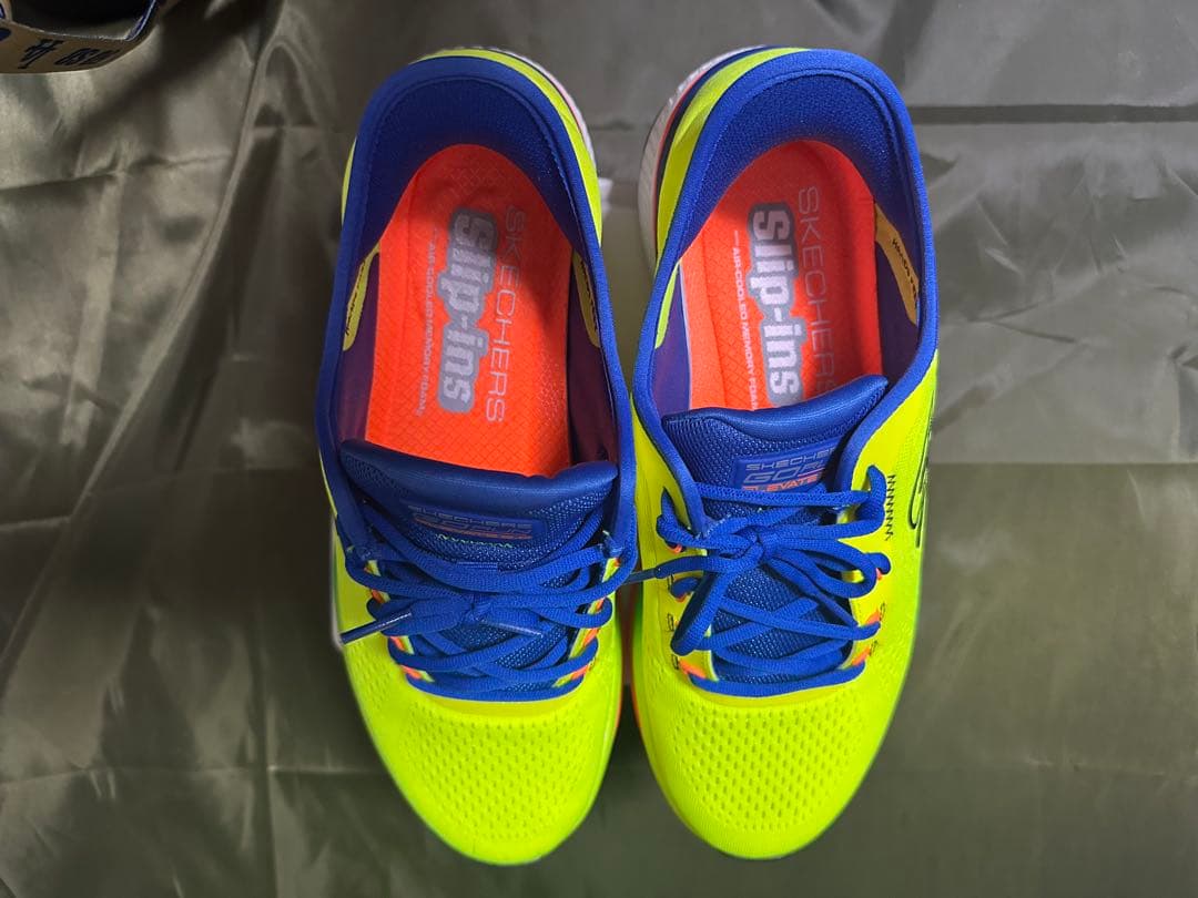 美品　SKECHERS GO RUN 軽量シューズ 27.5cm