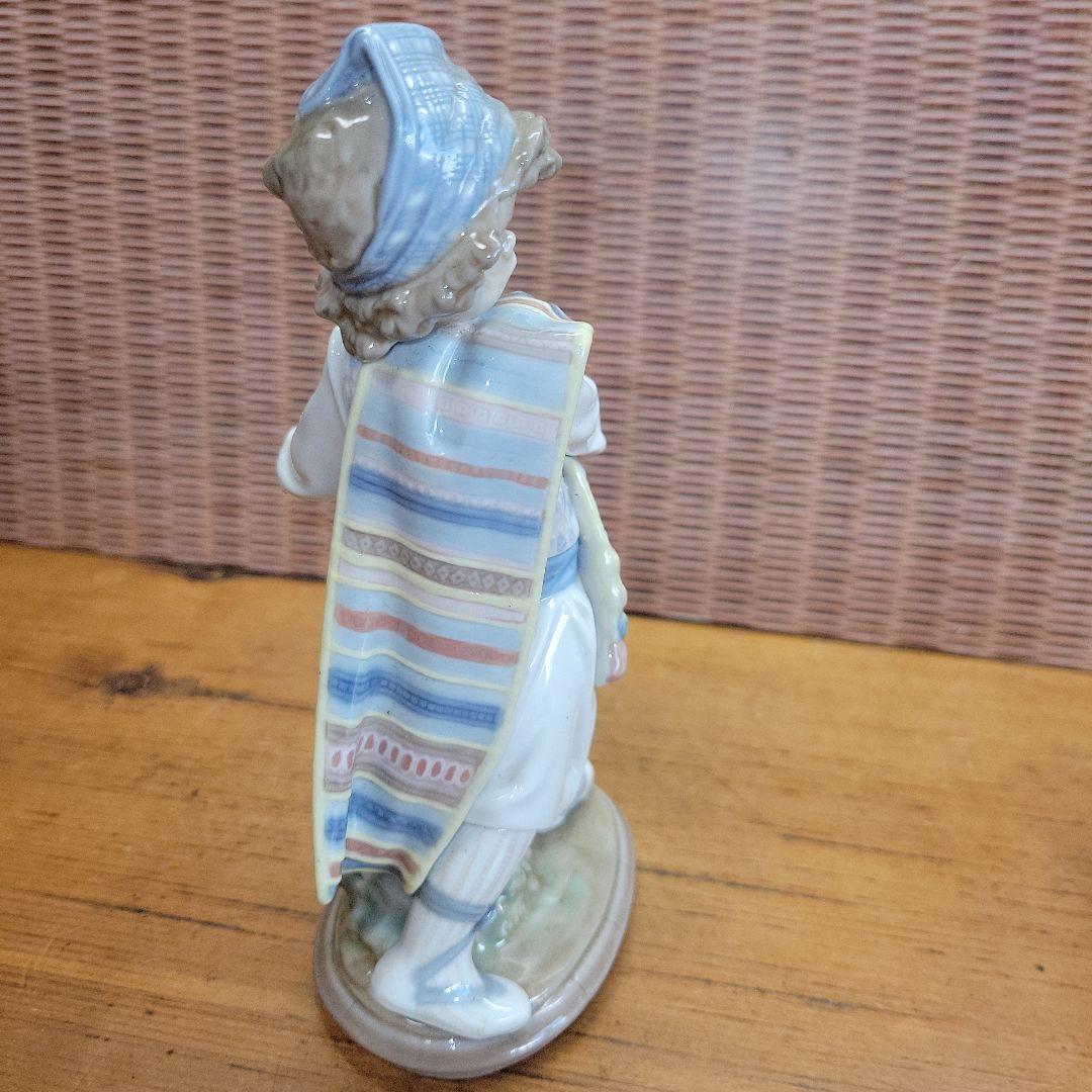 【完品】LLADRO リアドロ バレンシアの花 ブーケを持つ少年 1526