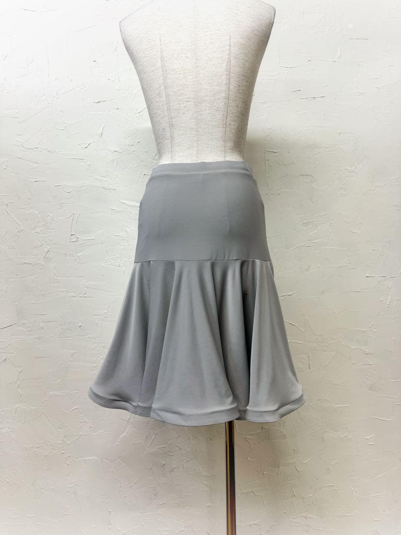 【インナーパンツ付き】新品　社交ダンスラテンスカート　ライトグレー　b684