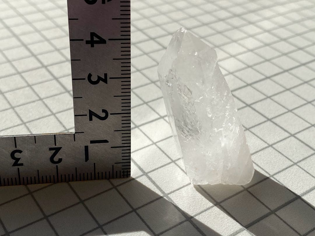 ライトニングクォーツ　天然石　雷水晶　自立　タビュラー　クリスタル