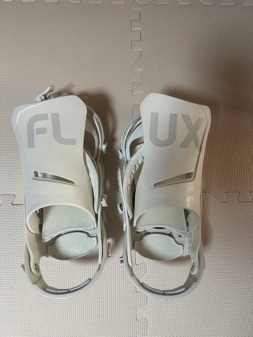 FLUX DS ホワイト スノーボードビンディング Sサイズ