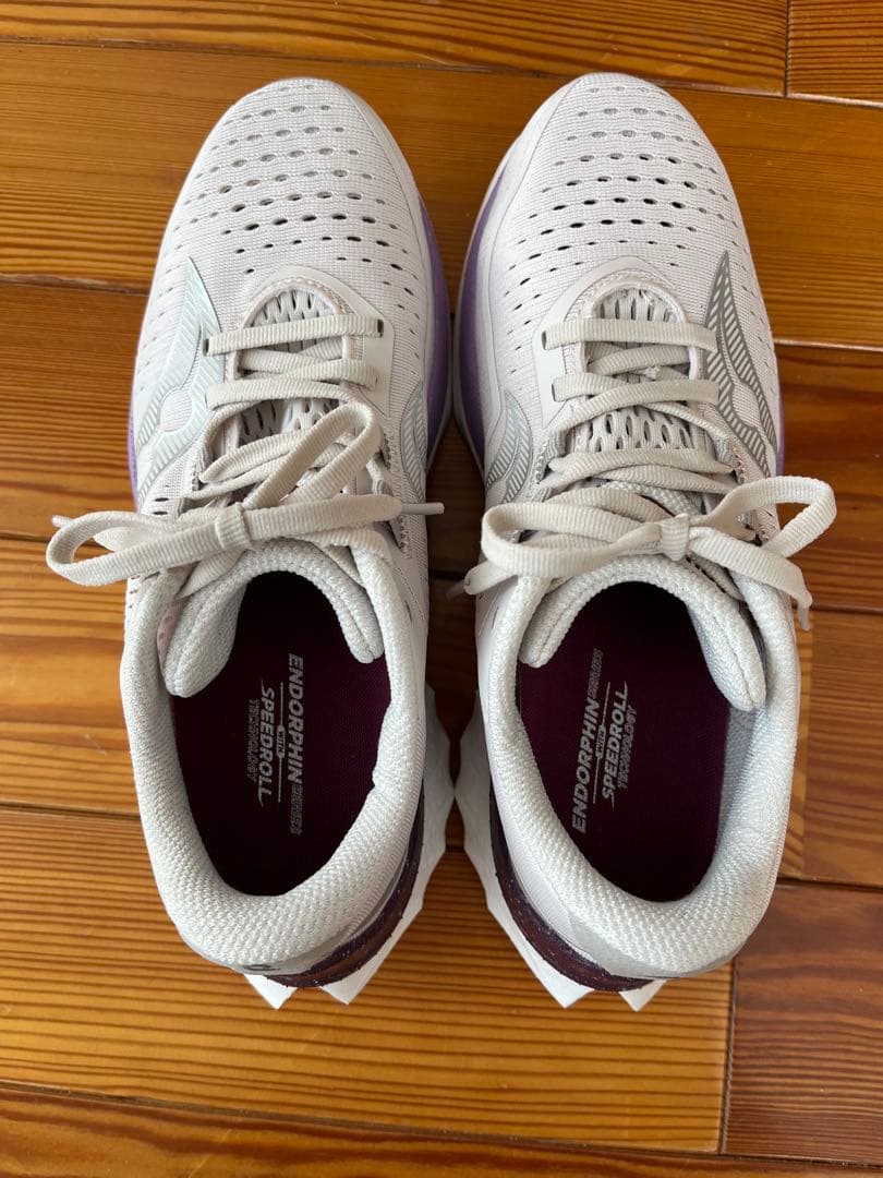 Saucony サッカニー　エンドルフィンスピード4 ウィメンズ 23.5cm