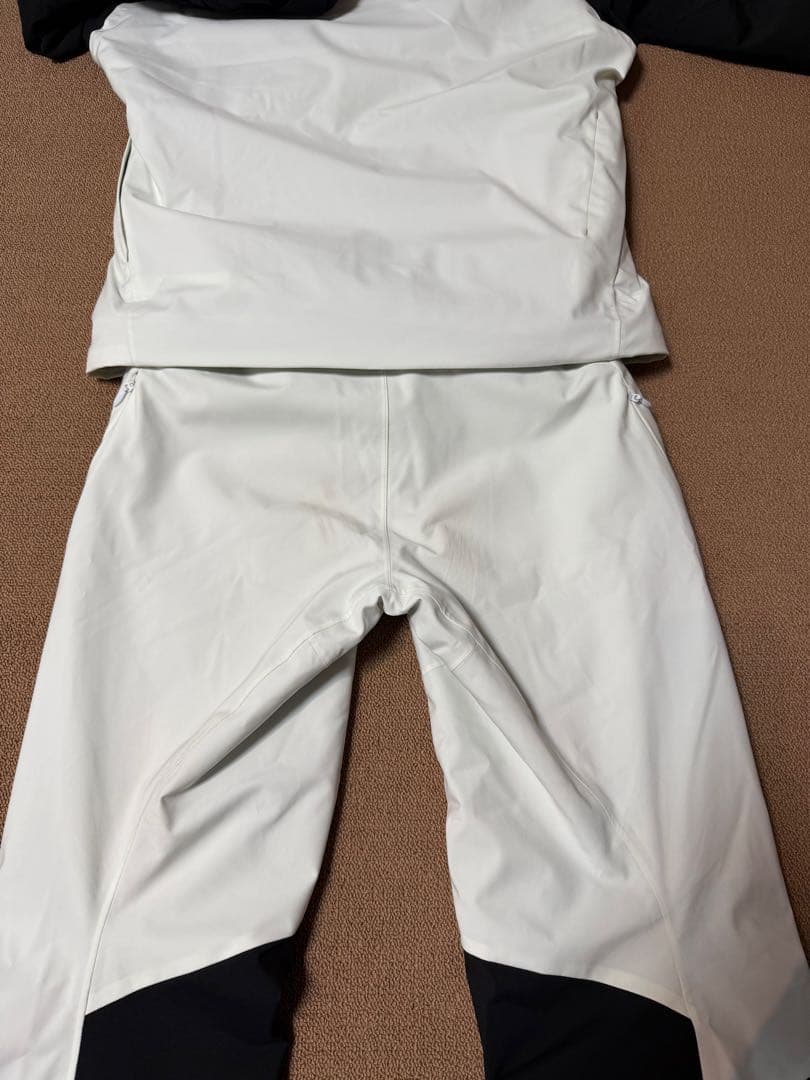 DESCENTE デサント S.I.O スキー ウェア M 2025モデル 美品