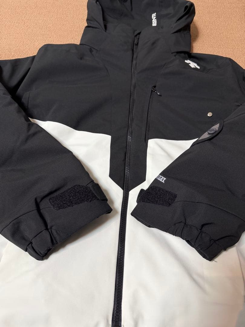 DESCENTE デサント S.I.O スキー ウェア M 2025モデル 美品