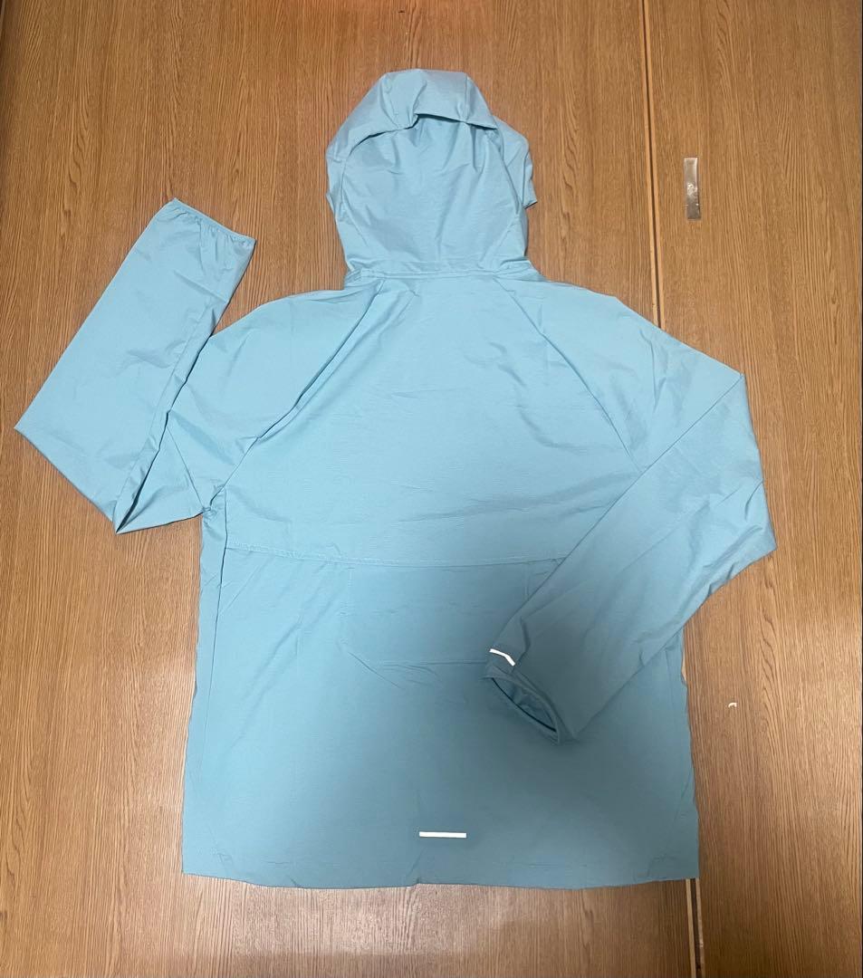 新品　Mサイズ　Nike 水色 ウィンドブレーカー