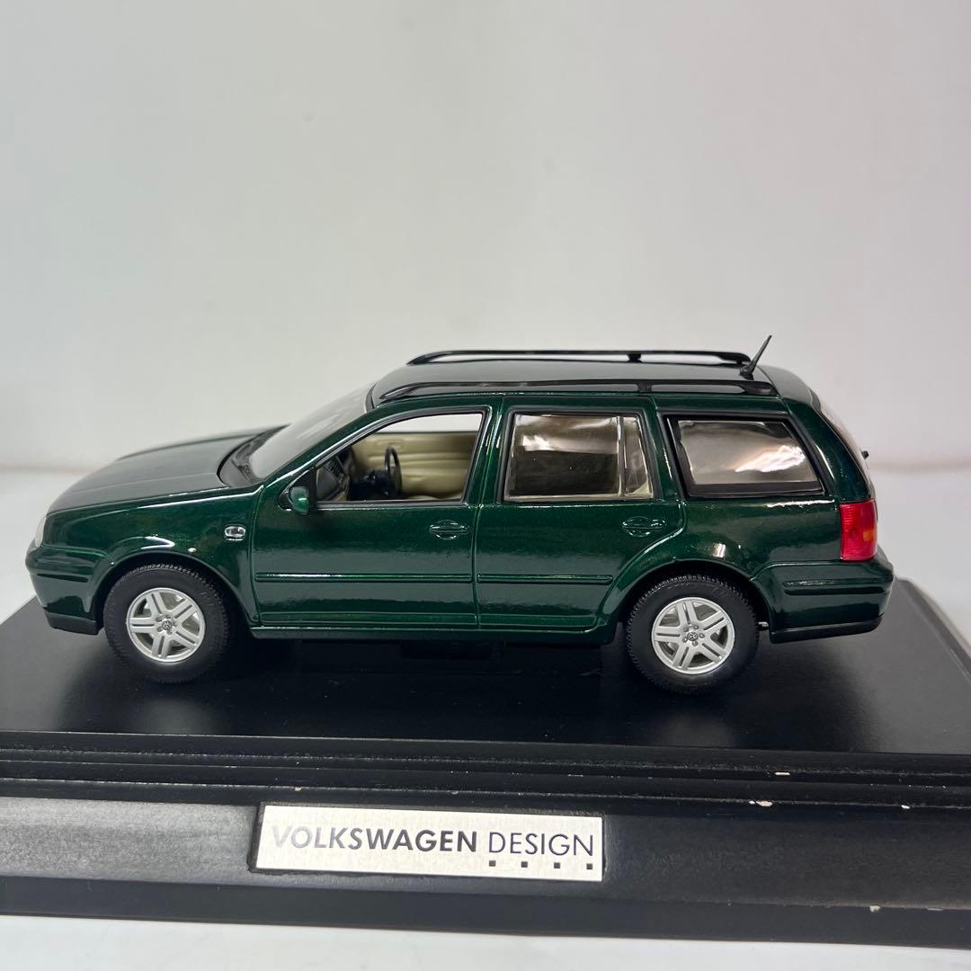 【希少】Golf Wagon 緑 1/24ミニカー クリアケース&台座付き