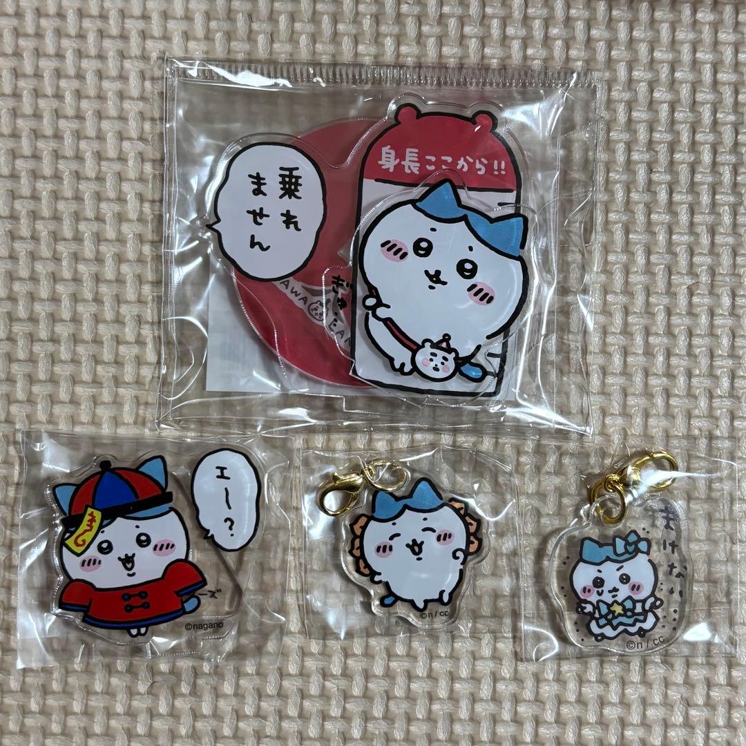 ちいかわ　オーナメントにもなるマスコット　ハチワレ　アクリルスタンド　ぬいぐるみ