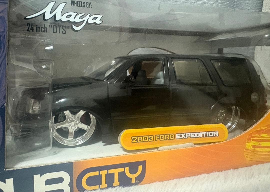 ミニカー 2003 Ford Expedition 1/24