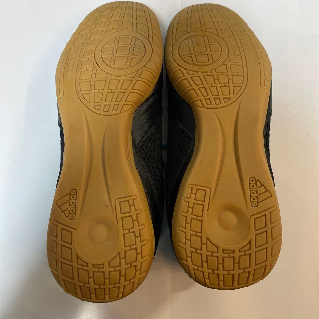 adidas フットサルシューズ　PREDATOR