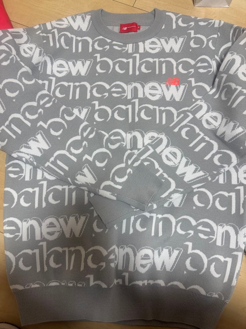 New Balance　アップサイドダウンロゴボーダー　吸湿発熱 ニット