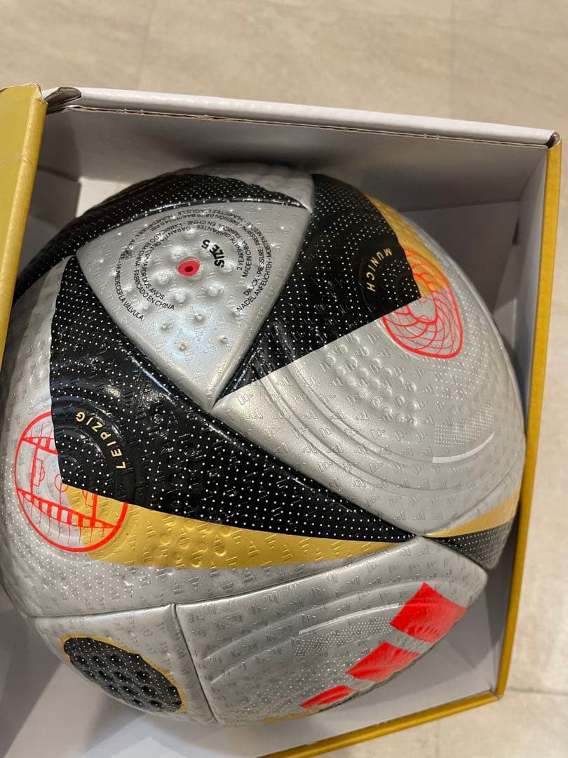 フースバルリーベ フィナーレ プロ 試合球 5号 サッカーボール