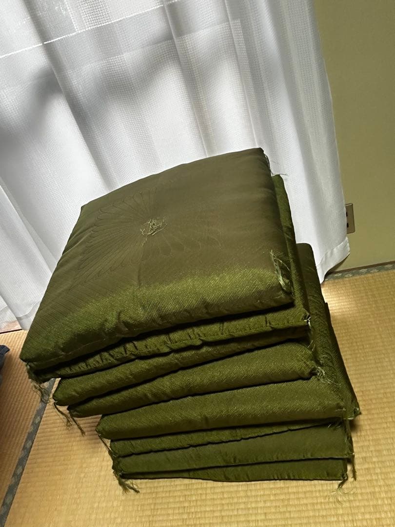 み*ず様 オリーブグリーン刺繍入り座布団8枚セット