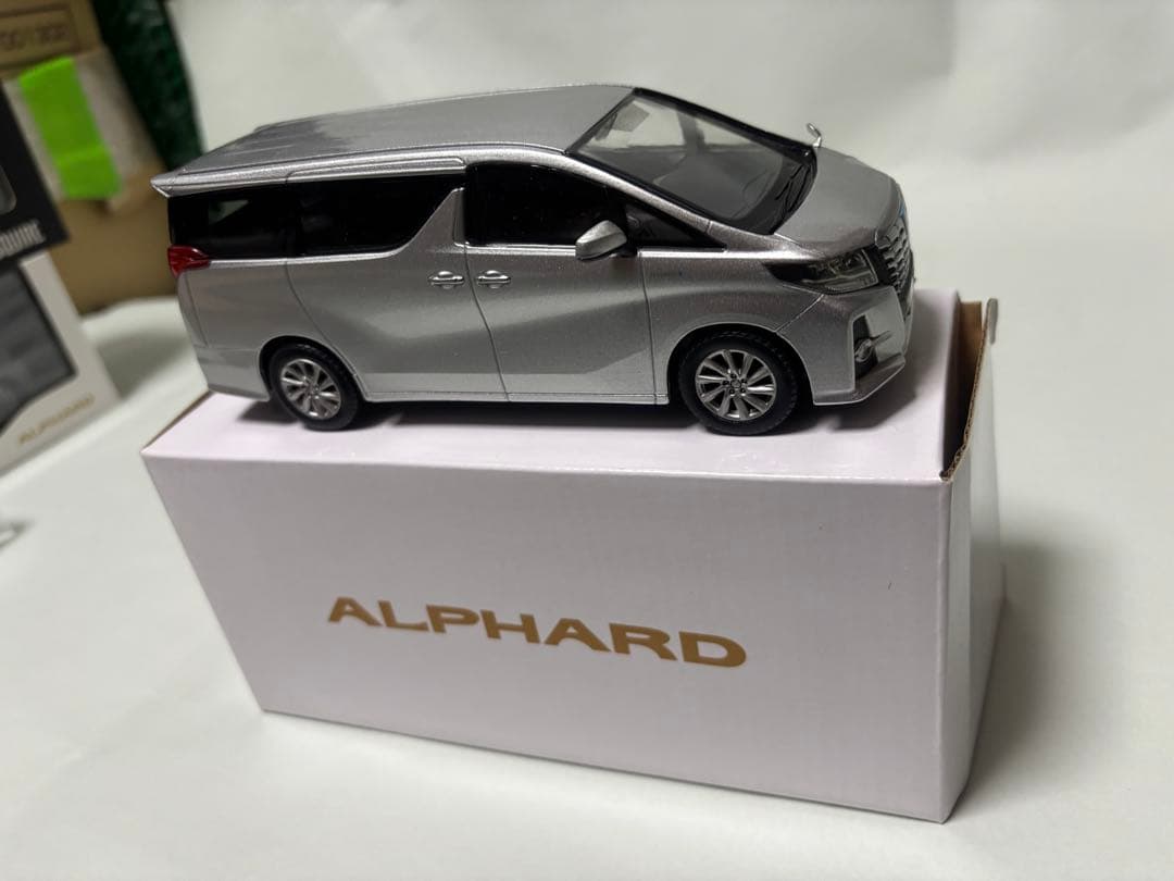 【最終価格】旧型アルファード前期&エスクワイア後期 ミニカー 3台セット