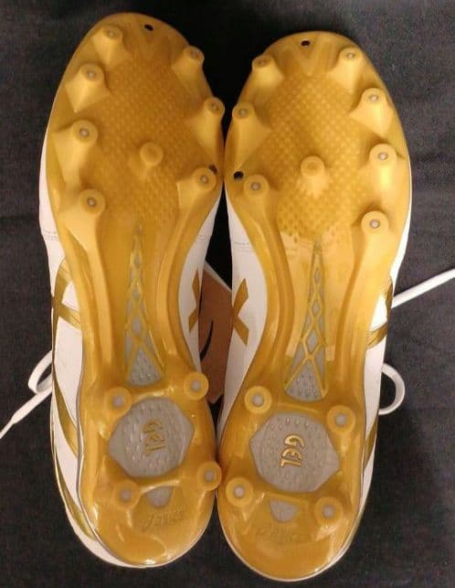 未使用 ASICS サッカーシューズ ホワイト/ゴールド スパイク 27cm