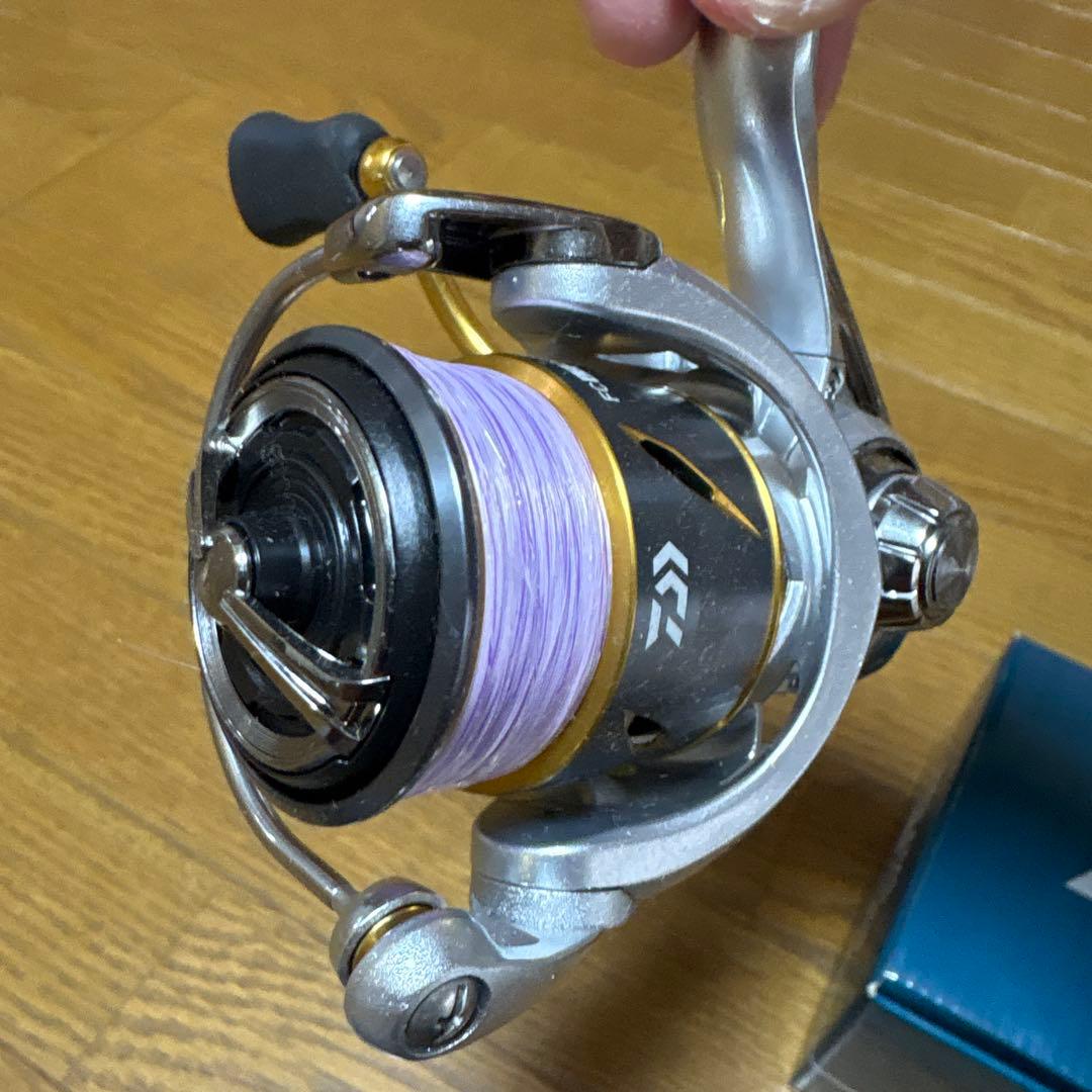 21DAIWA FREAMS FC LT2000Sスピニングリール未使用！