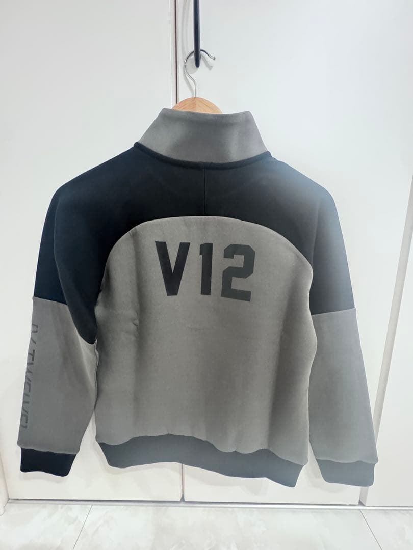 V12 オリーブ色 サイズS