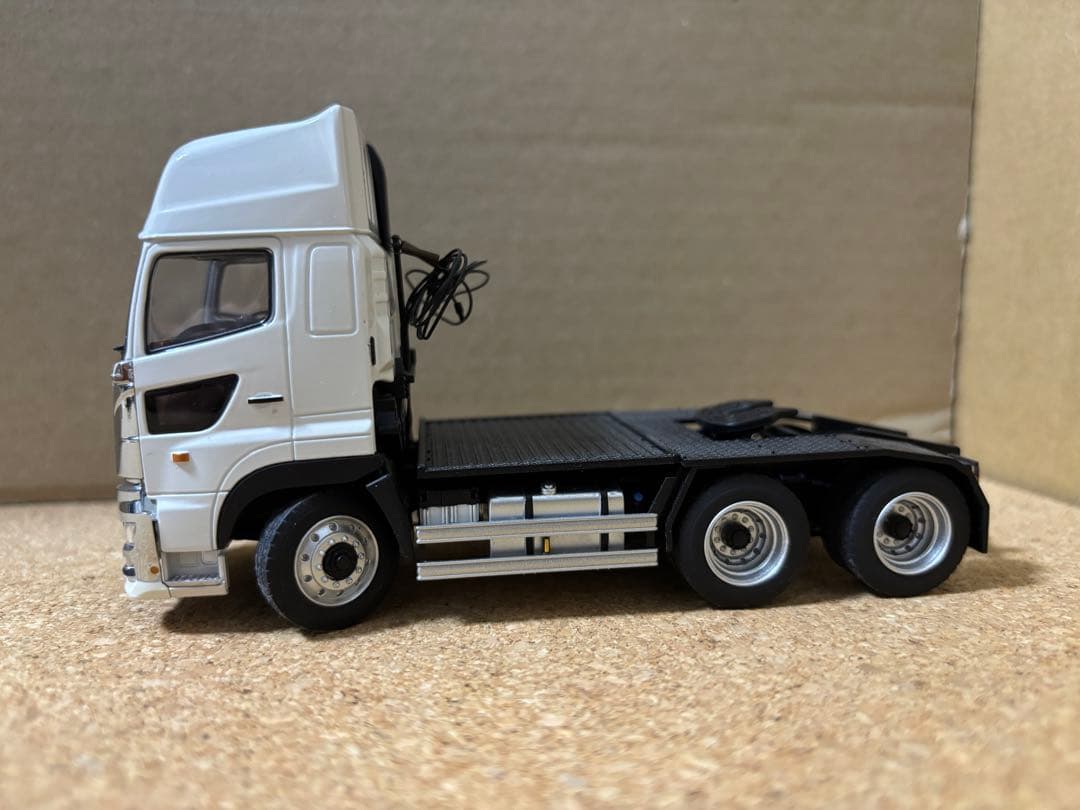 1/50 ケンクラフト　日野プロフィア　トラクター