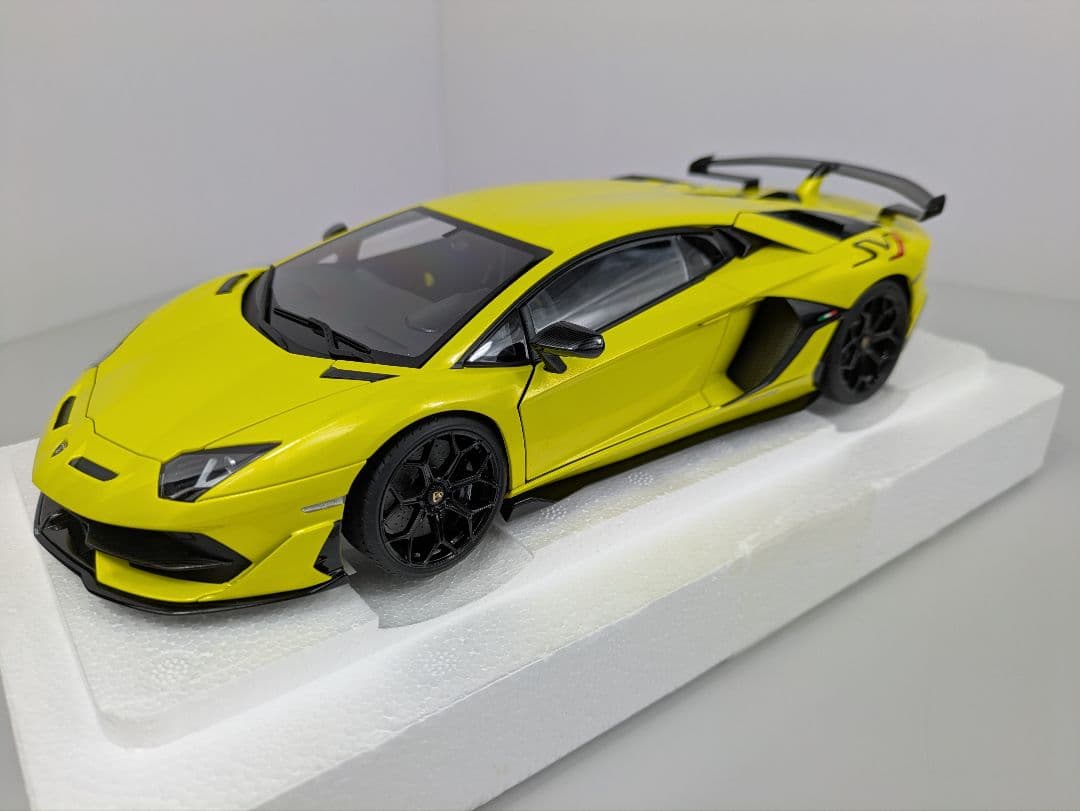 1/18 ミニカー オートアート ランボルギーニ アヴェンタドール SVJ