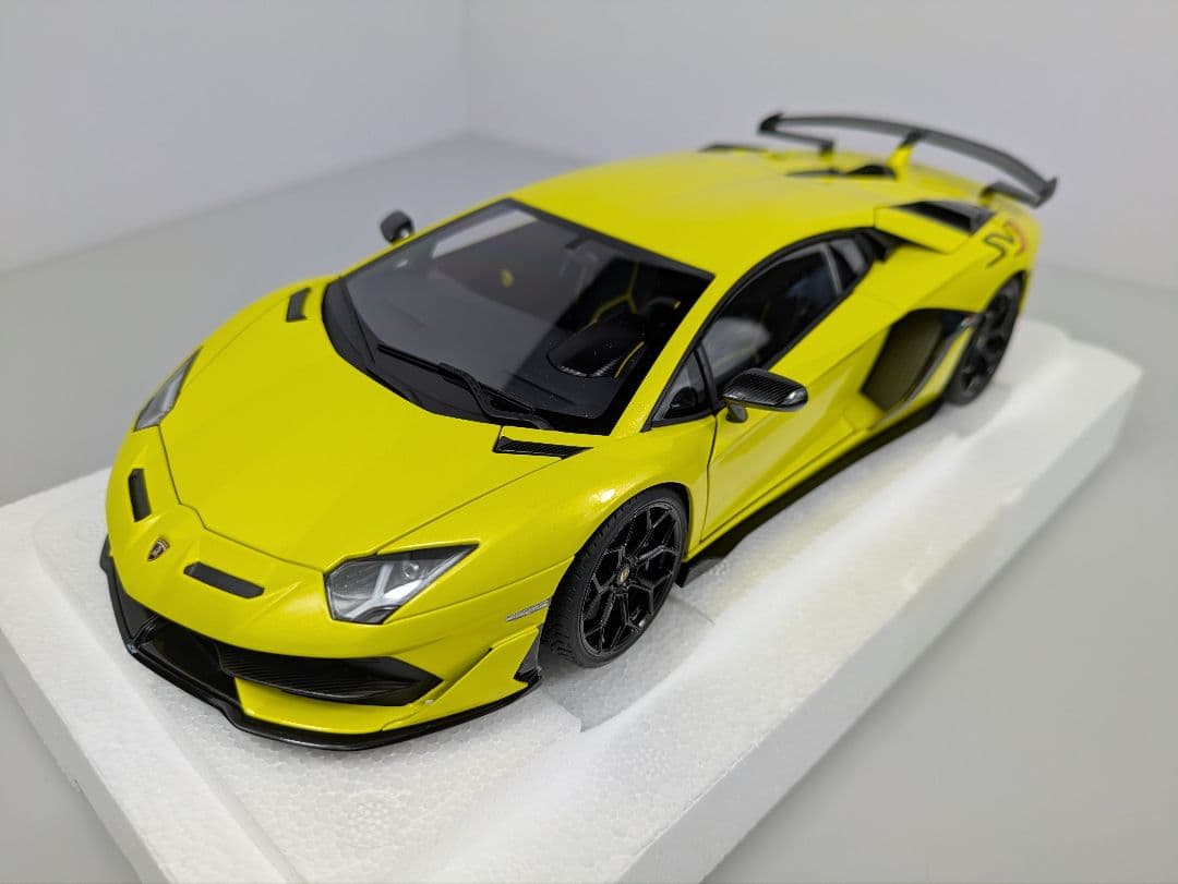 1/18 ミニカー オートアート ランボルギーニ アヴェンタドール SVJ