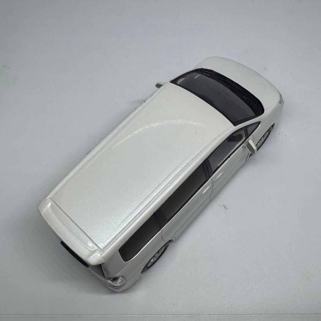 非売品 トヨタ 1/24 カラーサンプル ヴォクシー 70系 ホワイト