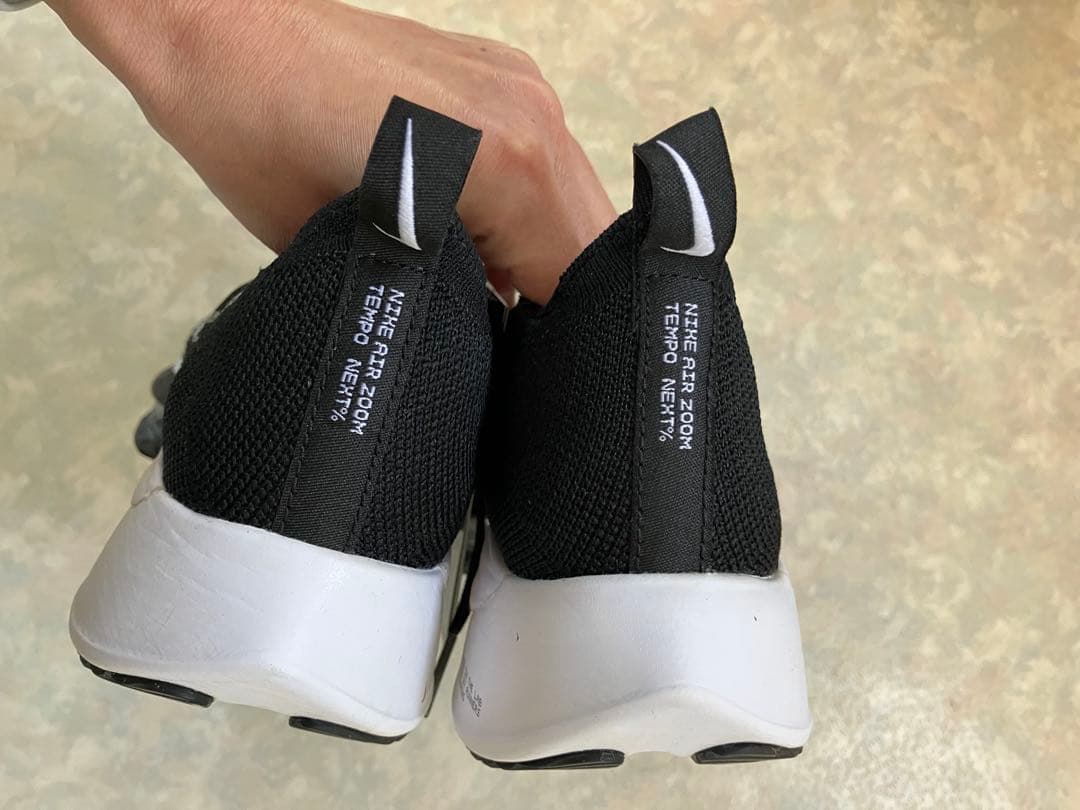 【タグ付き新品】ナイキ レディース　ランニングシューズ　23.0