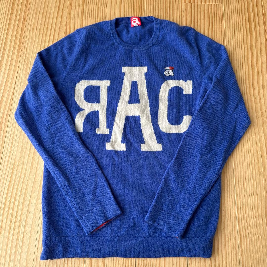 アルチビオ　ロゴ入り青色クルーネックセーター